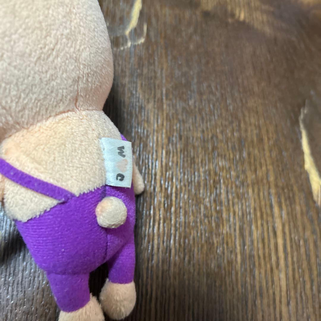 クマのぬいぐるみ 紫のオーバーオール