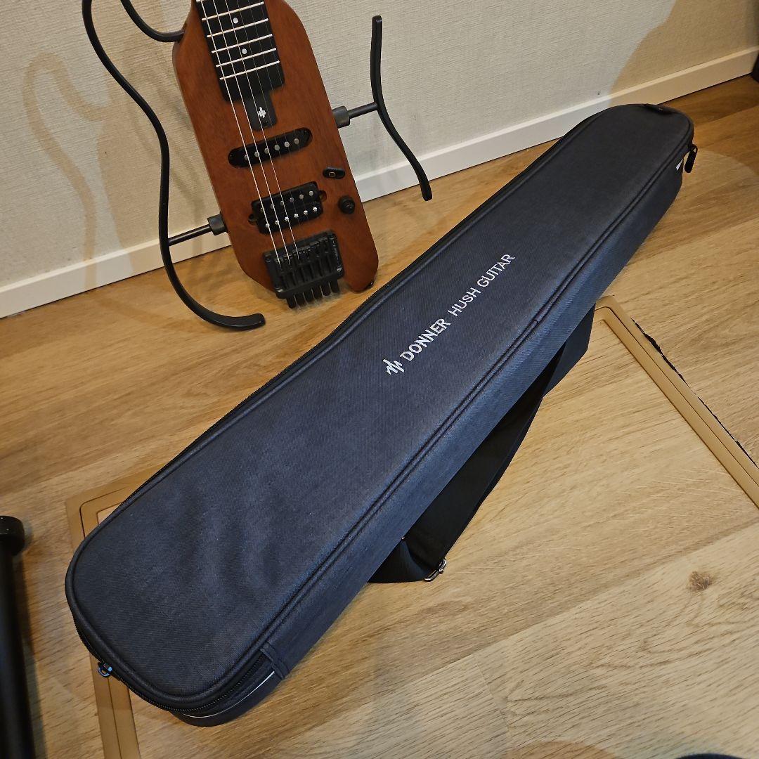 青シャツ　Donner HUSH-X エレキギター