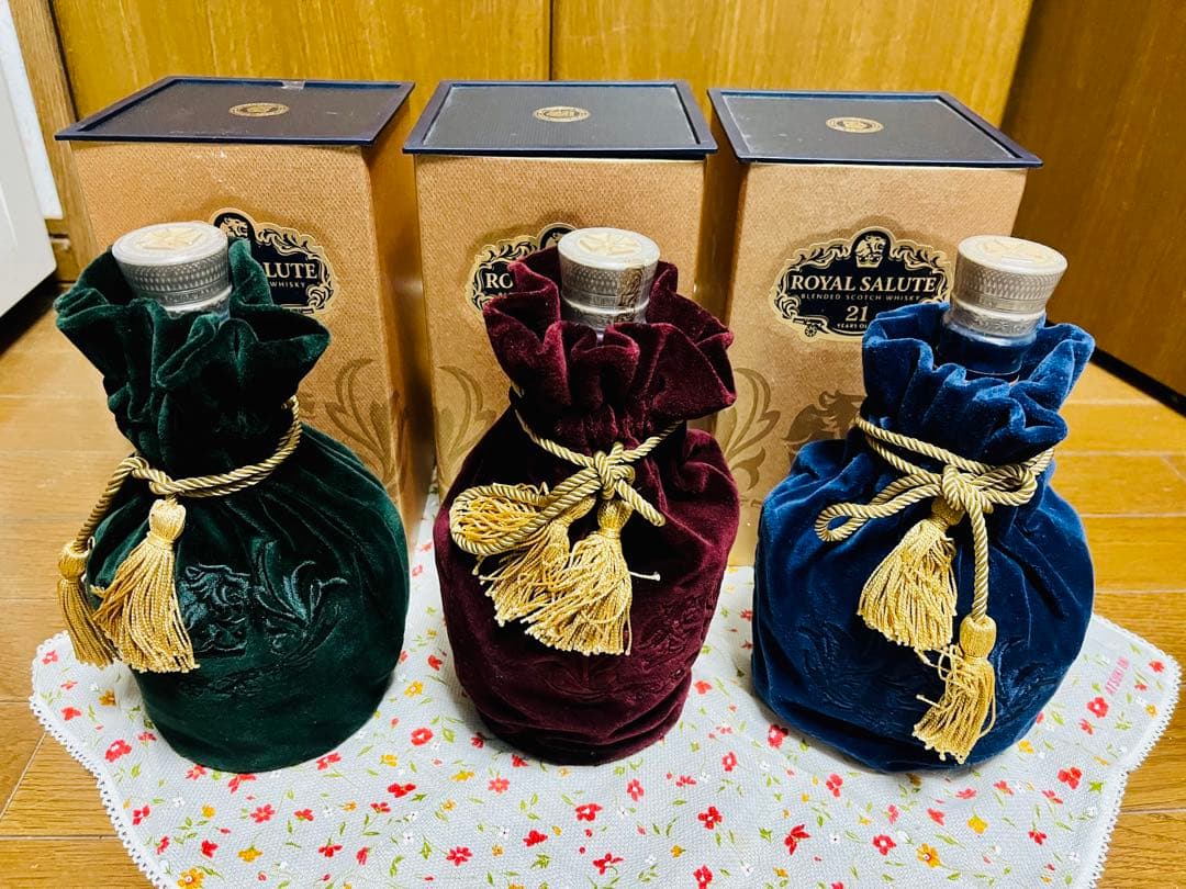 ロイヤル サルート21年（化粧箱付き） ウィスキー エメラルド700ml×3本