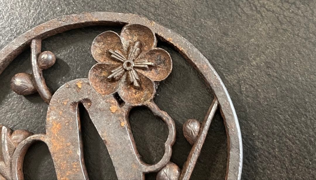 鍔　刀鍔　鉄地　梅透かし　大小セット