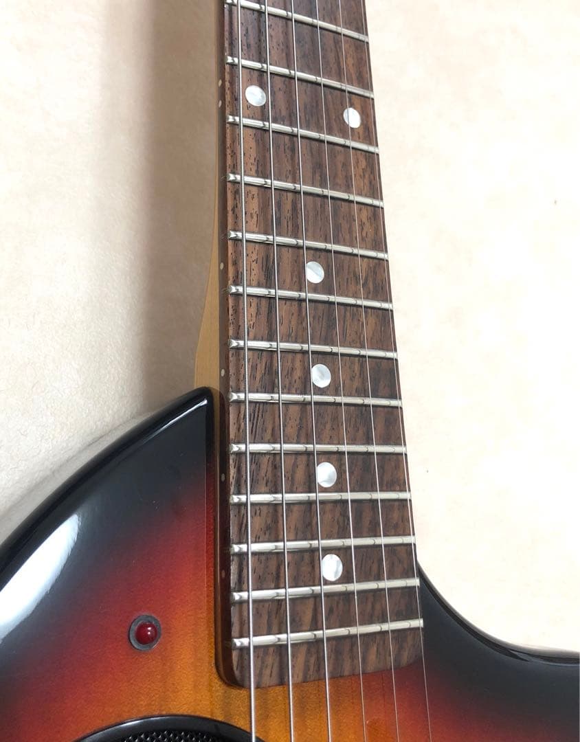 美品！！】ZO-3 芸達者 3TS アンプ内蔵ミニギター 専用ケース付 - メルカリ