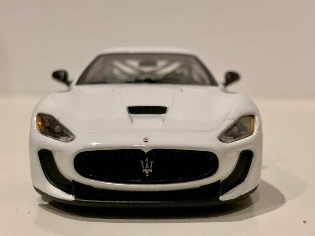 1/43 マセラティ グランツーリスモ MC GT4 2010 ホワイト