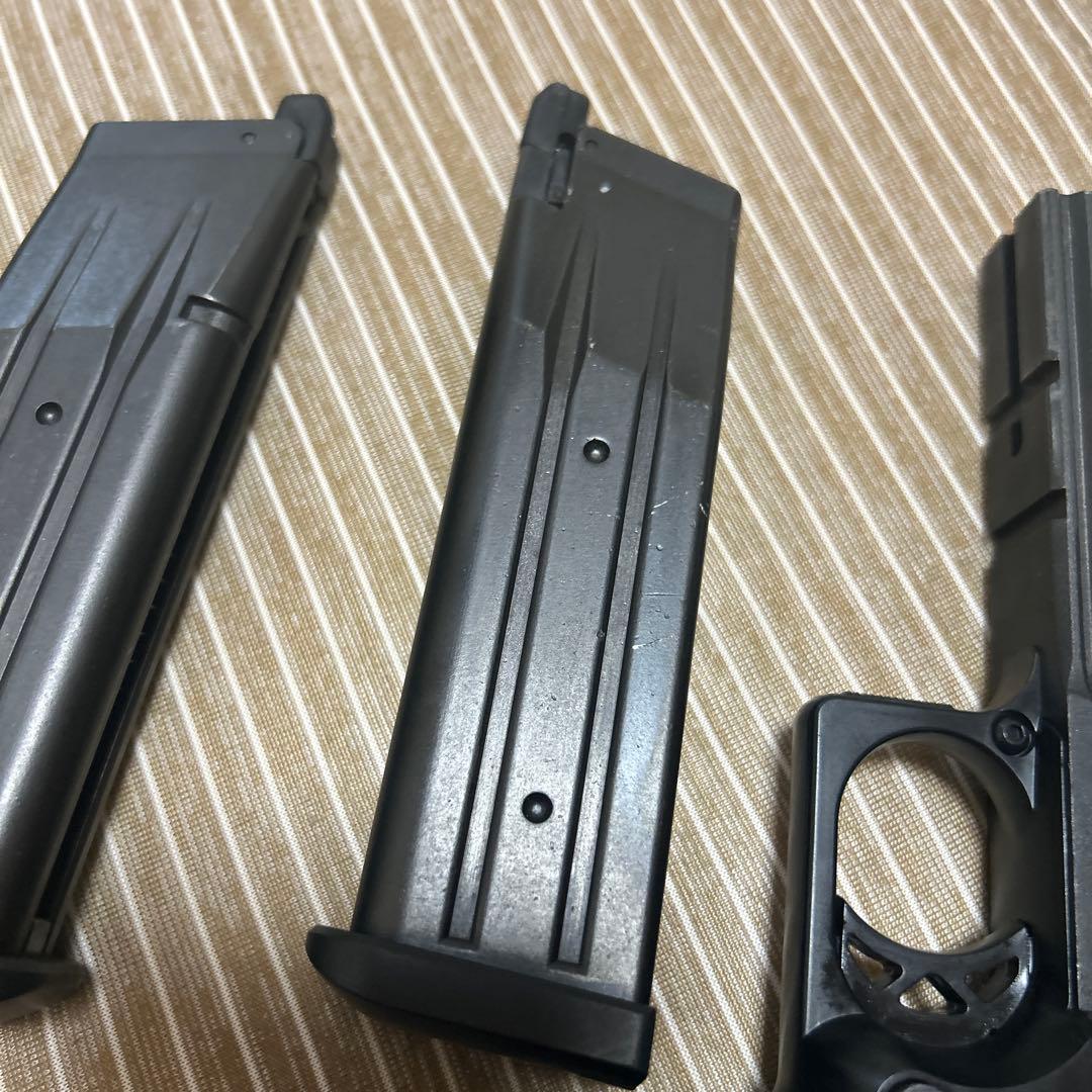 ハイキャパ4.3 予備マグ付き　専用ホルスター付き