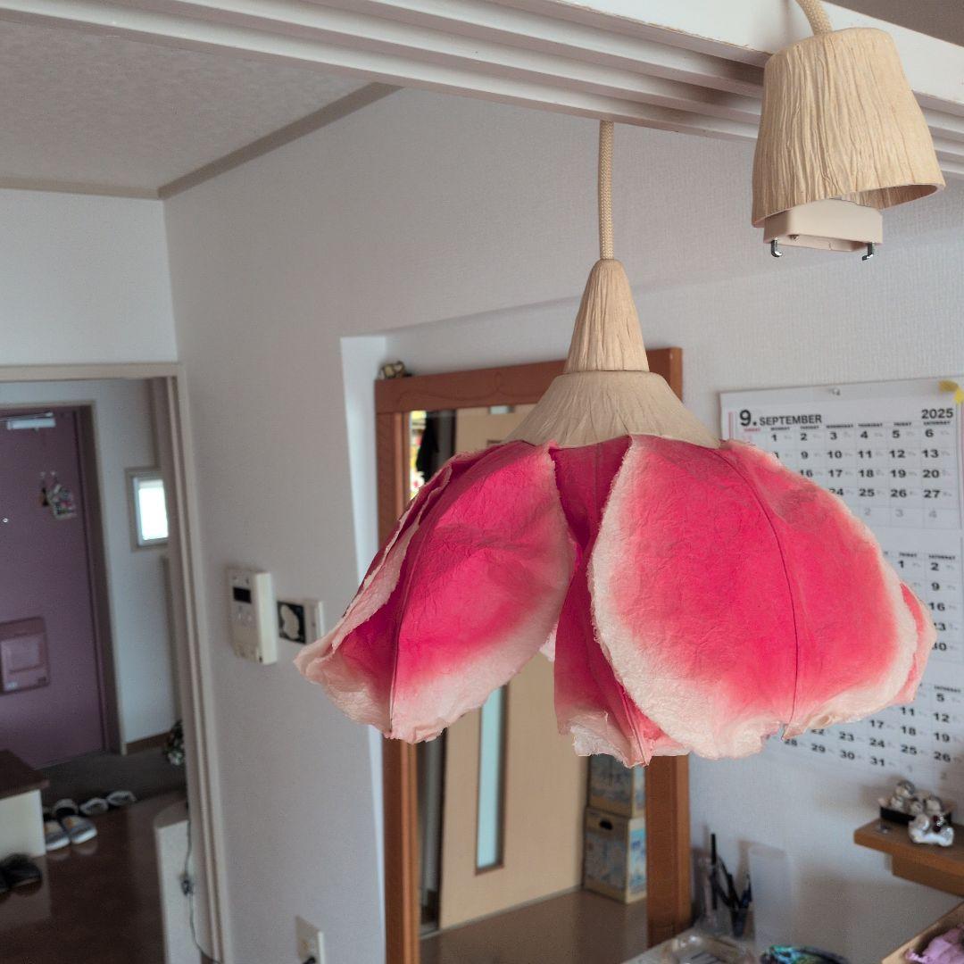 村松さちえさんピンク 花びら ペンダントライト