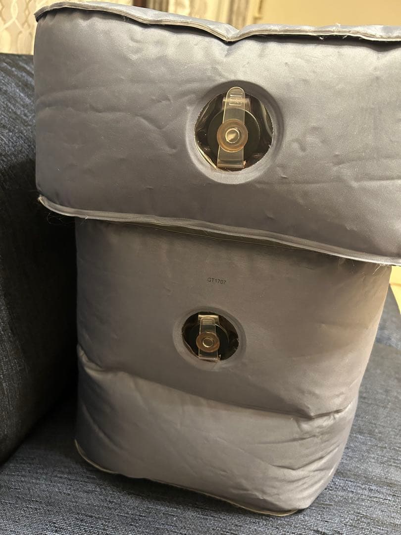 フライトット FLYTOT 足元クッション フットレスト 飛行機