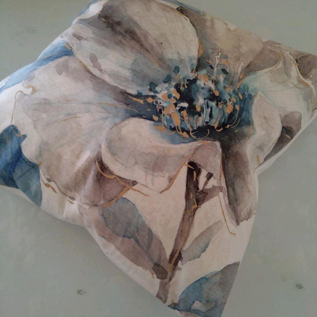 210系  ⭐️ 6枚セット ⭐︎ 白い 花柄 クッションカバー 水彩画風