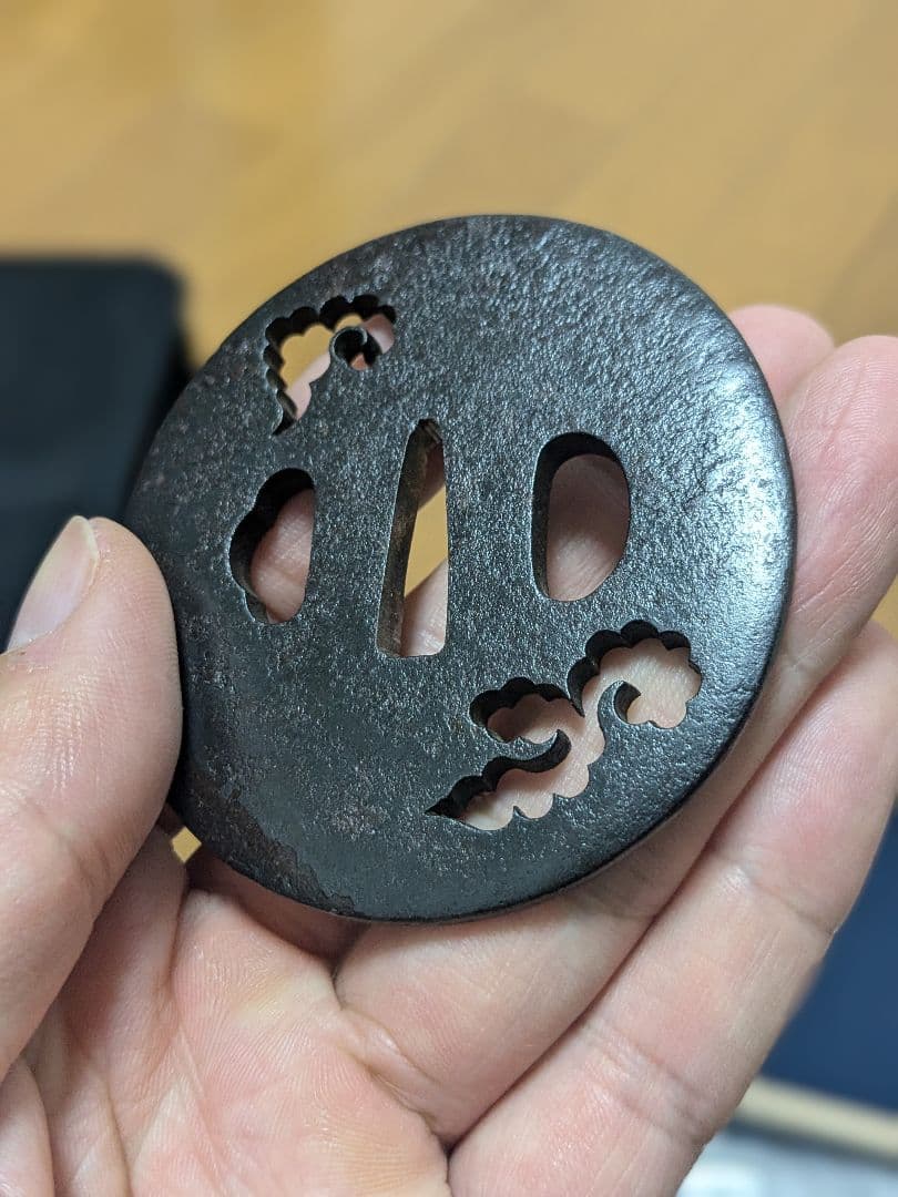 高級日本刀鍔！名前入り！雲？の透かし鍔！