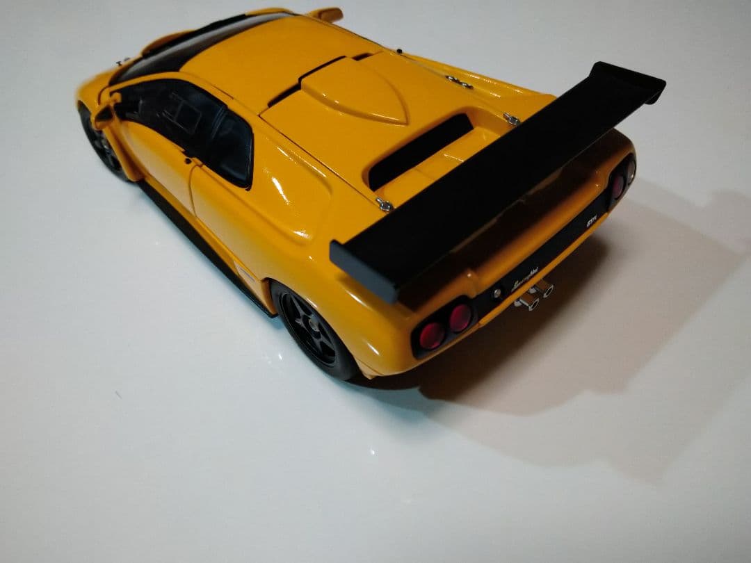 車　ＡＵＴＯ・Ａｒｔ　1/18　Ｌａｍｂｏｒｇｈｉｎｉ　Ｄｉａｂｌｏ　ミニカー