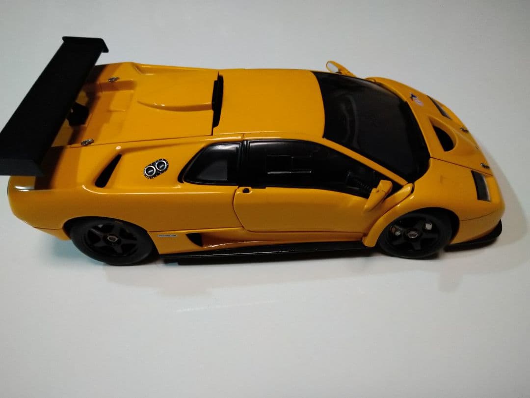 車　ＡＵＴＯ・Ａｒｔ　1/18　Ｌａｍｂｏｒｇｈｉｎｉ　Ｄｉａｂｌｏ　ミニカー
