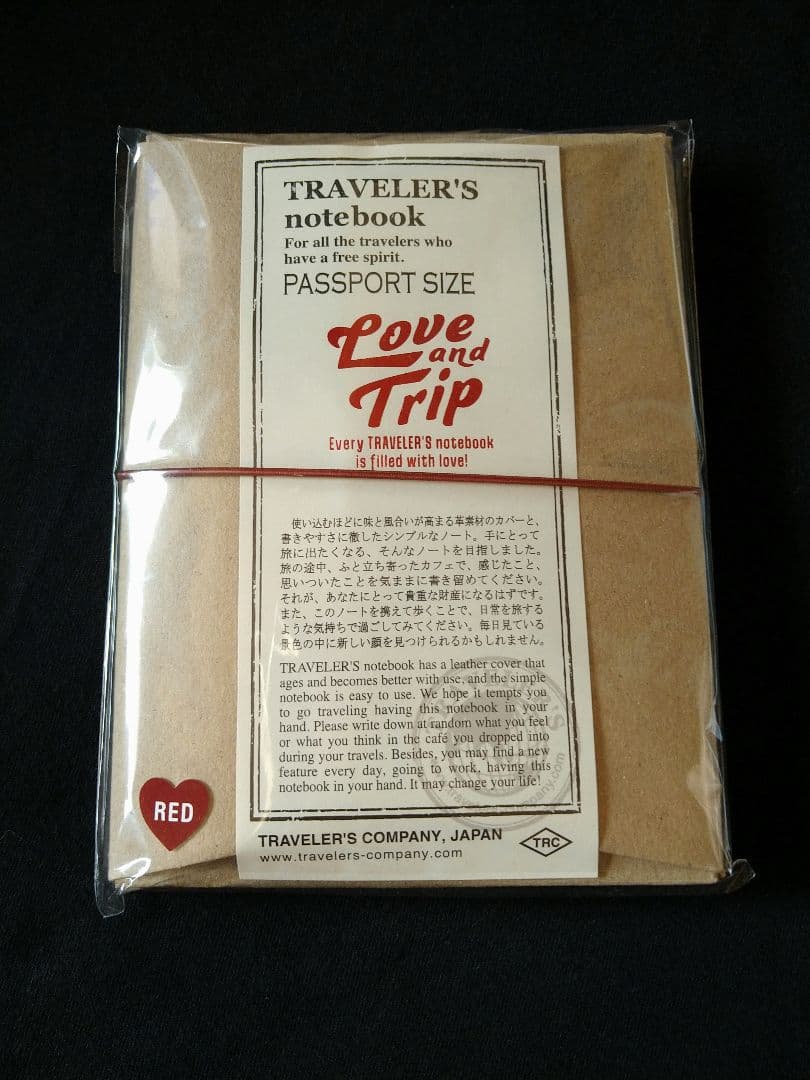 トラベラーズノート　 パスポートサイズ　赤　 LOVEANDTRIP TRAVELER'S notebook Passport Size LOVE AND TRIP Red / レッド