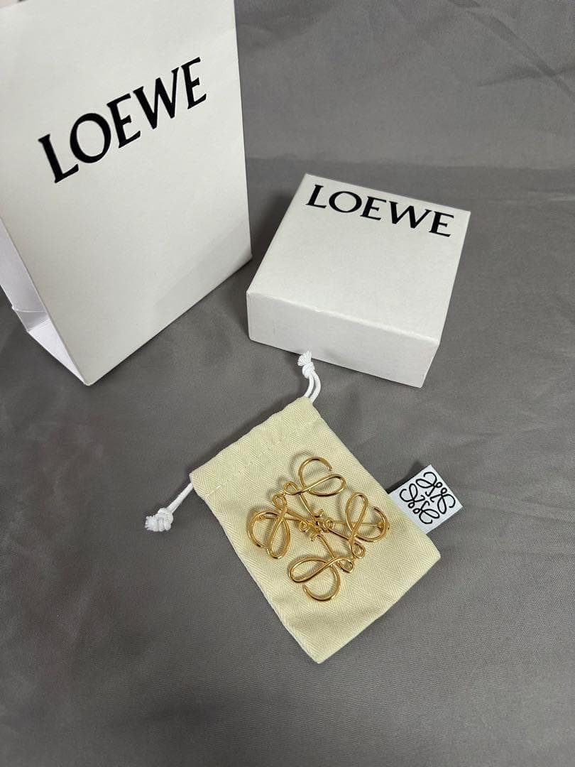 LOEWE ゴールド リボンブローチ