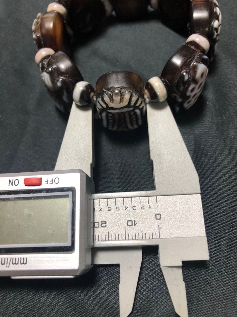 西蔵老礦玉髄八吉祥バングルブレスレット