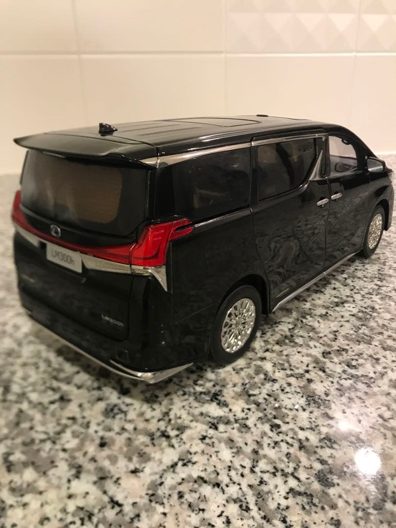 【新品未使用】LEXUSレクサスLM300h ブラック1：18 ミニカー