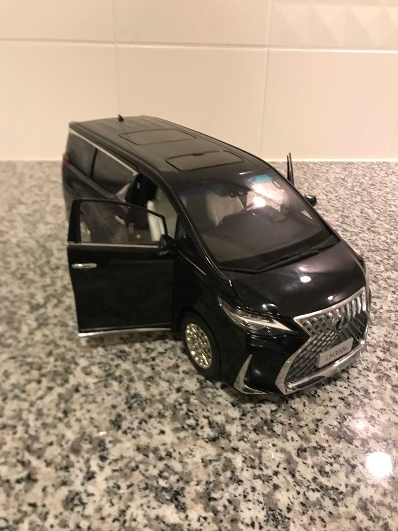 【新品未使用】LEXUSレクサスLM300h ブラック1：18 ミニカー