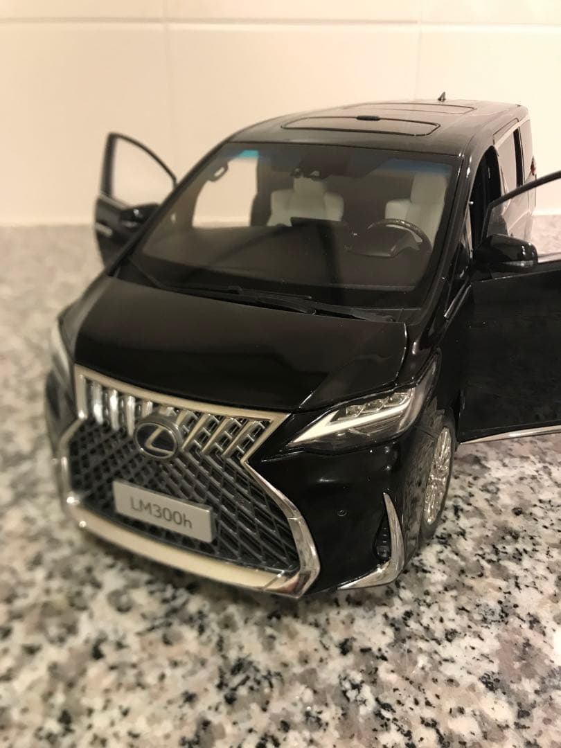 【新品未使用】LEXUSレクサスLM300h ブラック1：18 ミニカー