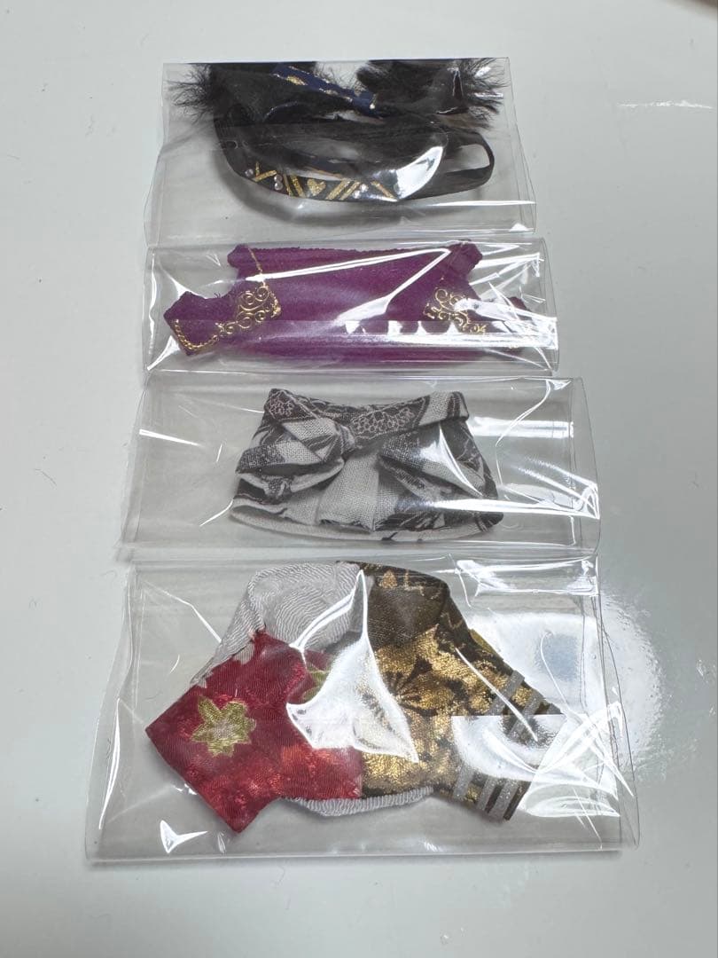 中村嶺亜 くっつきてれつ ぬい服 - メルカリ