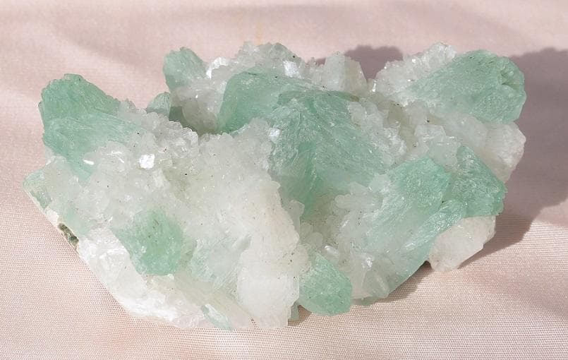 グリーンアポフィライト/ホワイトスティルバイト・原石ga13 グリーンアポフィライトwithスティルバイト原石 | 原石 | Crystals by