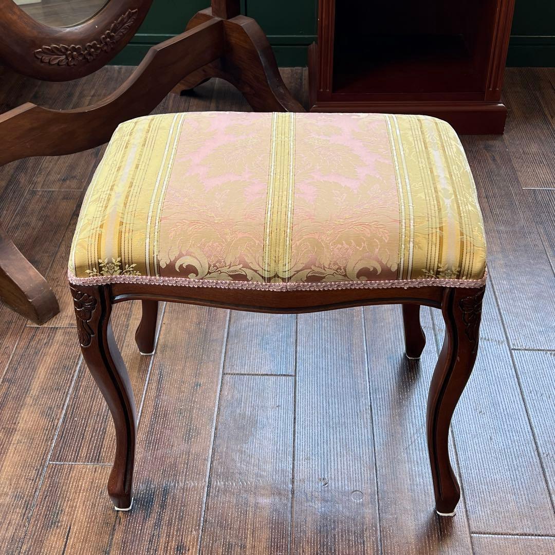 k546r121 イタリア製 クラシカルオットマン・スツール 猫脚家具 ピンク系