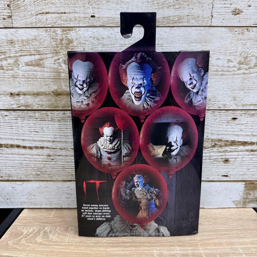 NECA IT ペニーワイズ フィギュア