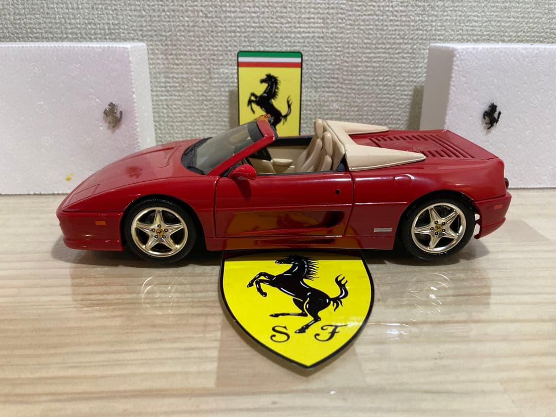 ミニカー FERRARI F 355 SPIDER 1:18