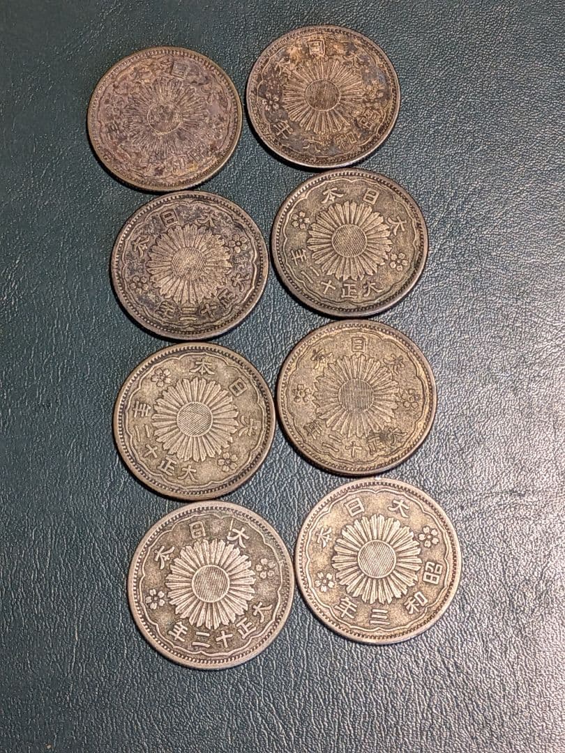 【小型50銭銀貨】8枚組!! 小型50銭銀貨（鳳凰50銭銀貨）の価値！特年は昭和13年？その他50銭銀貨