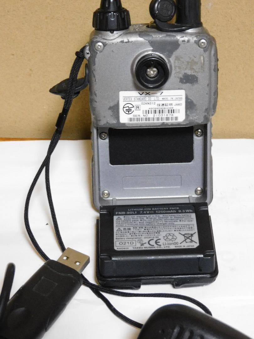 STANDARD製50/144/430MHz帯アマチュア無線ハンディ機VX-7 ハンディ