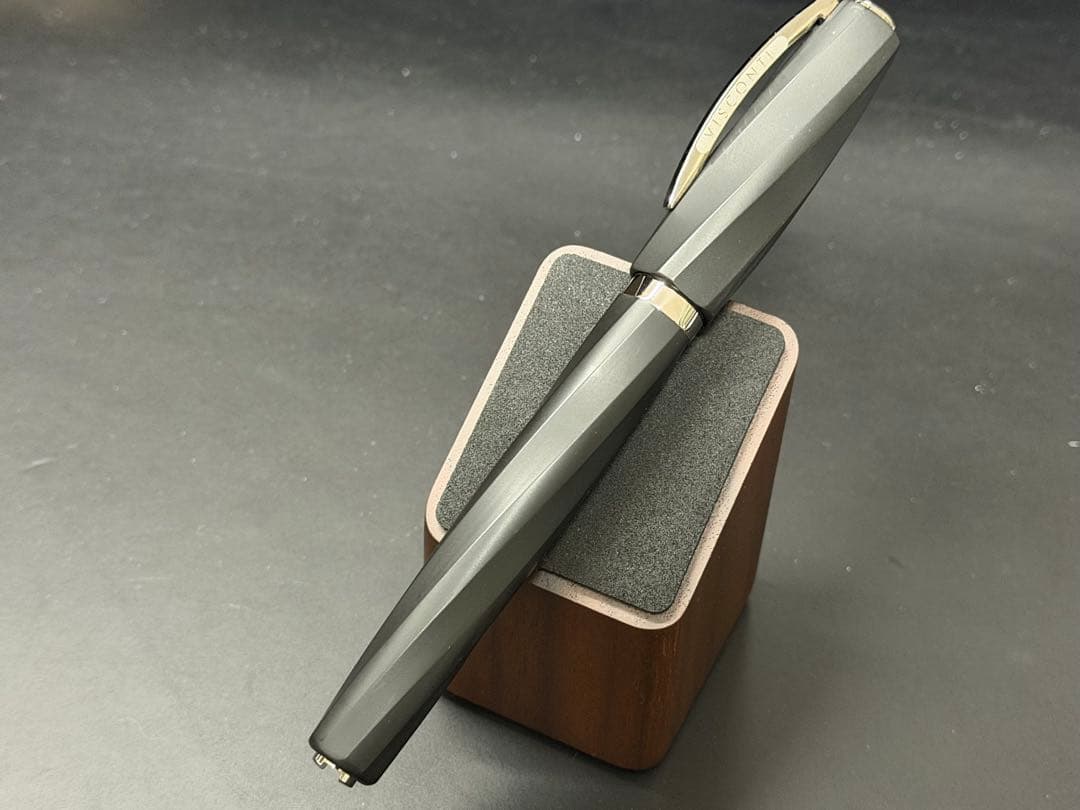 ビスコンティ　ディヴィーナ　マットブラック　ローラーボールペン