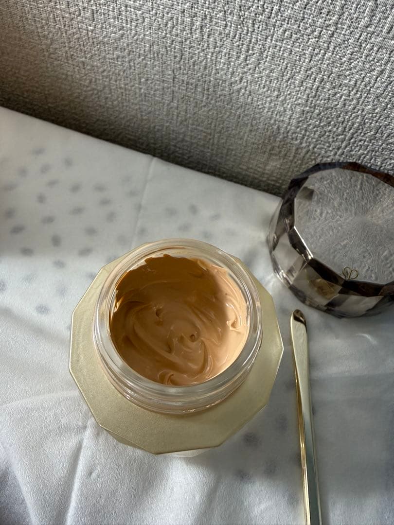 クレ・ド・ポー・ボーテ ル・フォンドゥタンクリームファンデーション　オークル10