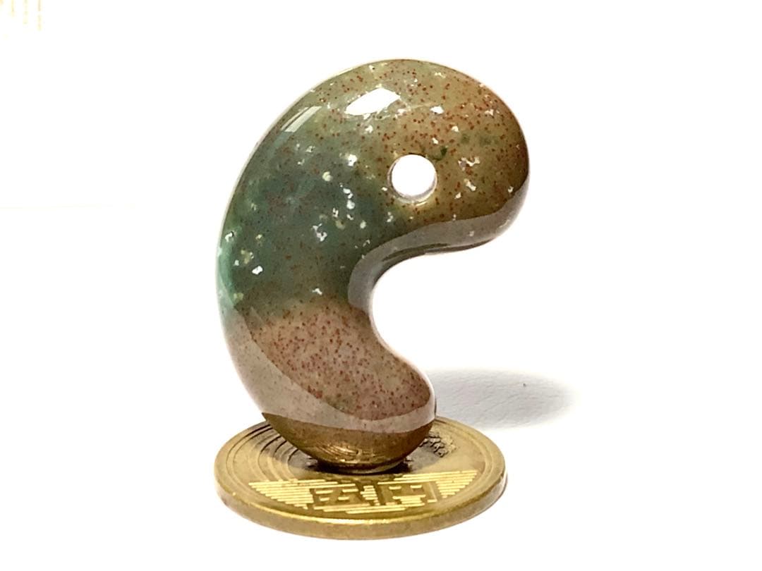 送料 無料 通販ホビー・楽器・アート - ⭕️極上勾玉です 佐渡の銘石