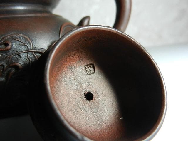 宜興紫砂茶壷（底款「徐漢棠制」、高さ10cm、横幅13cm、容量