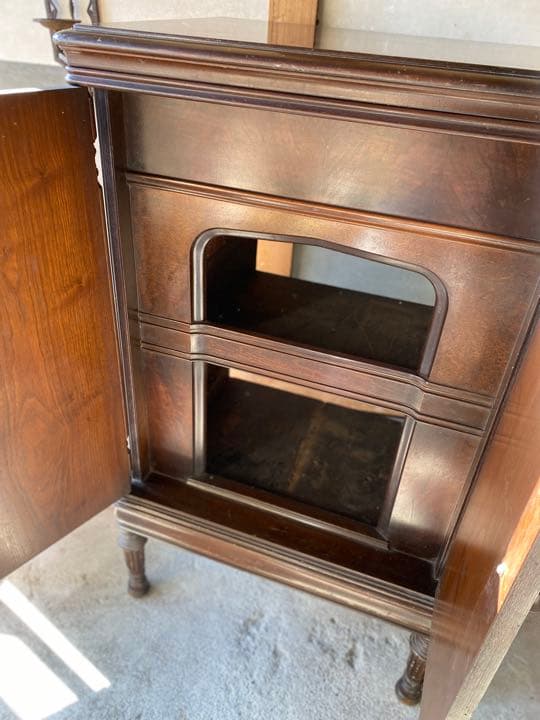 ビンテージ ラウンドガラスのキャビネット ※ 送料込みに変更します