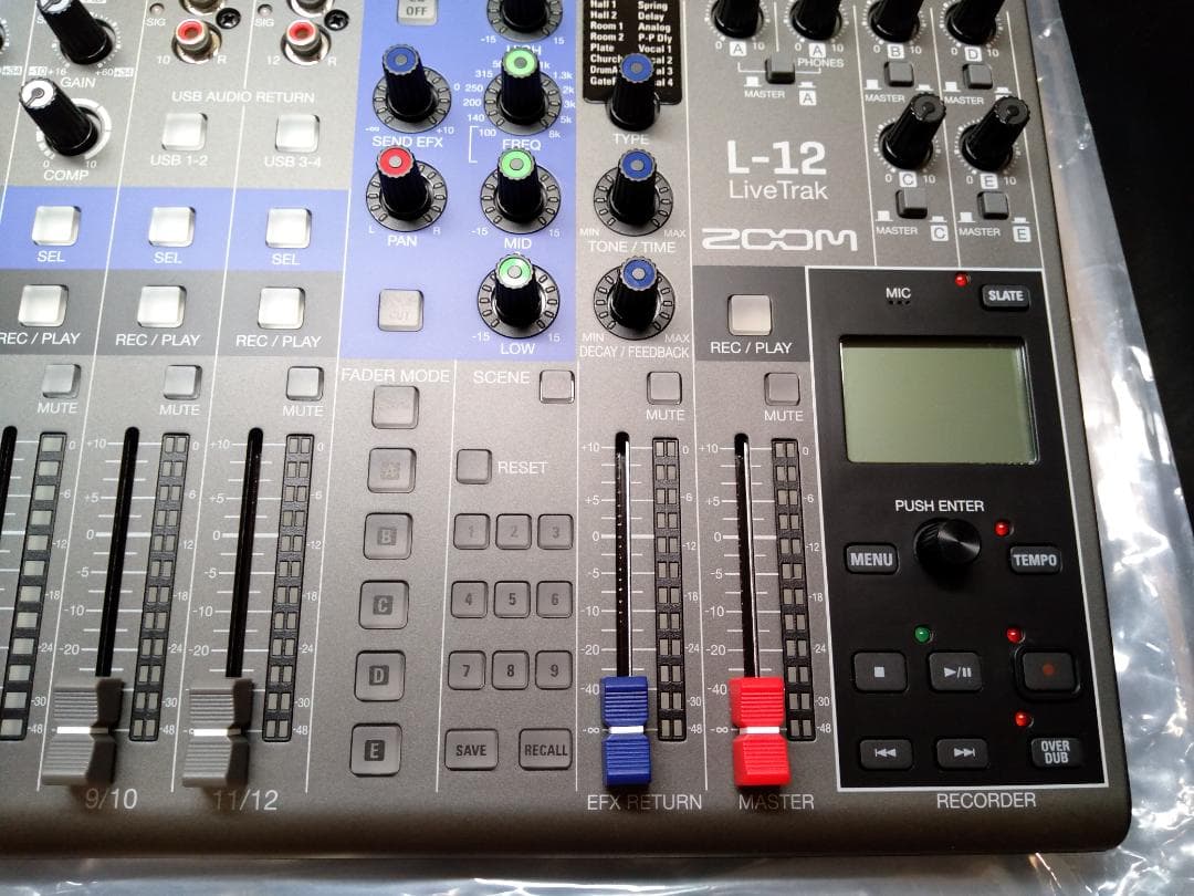 未使用品　ZOOM LiveTrak L-12 デジタルミキサー
