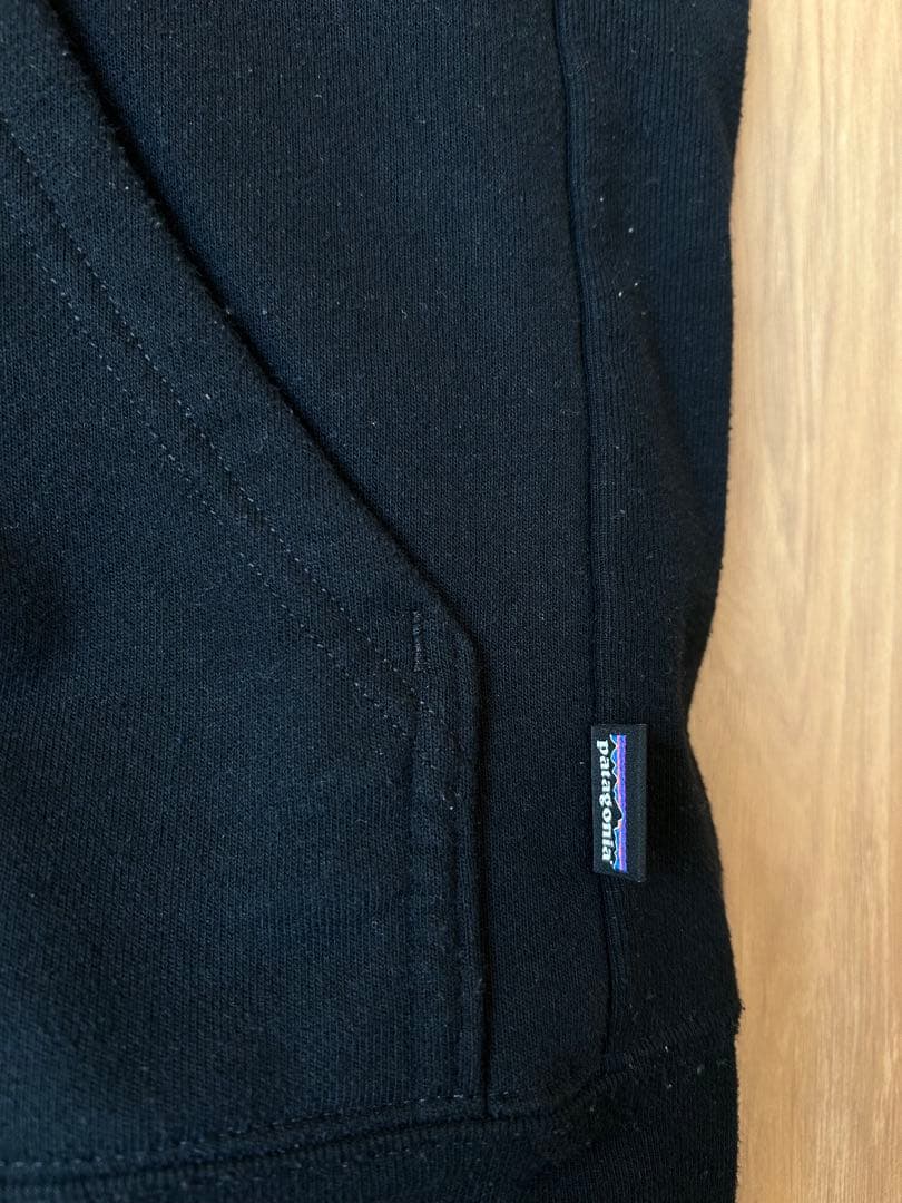 Patagonia ブラック パーカー　M