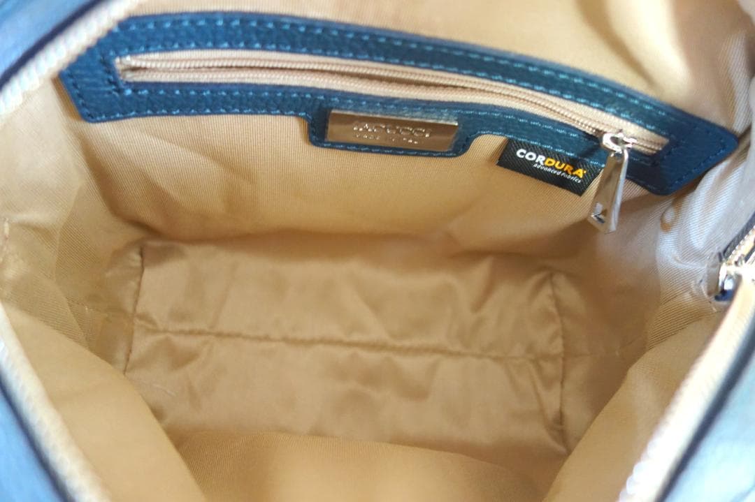 IACUCCI ショルダーバッグ ベルタ CORDURA Sサイズ ネイビー