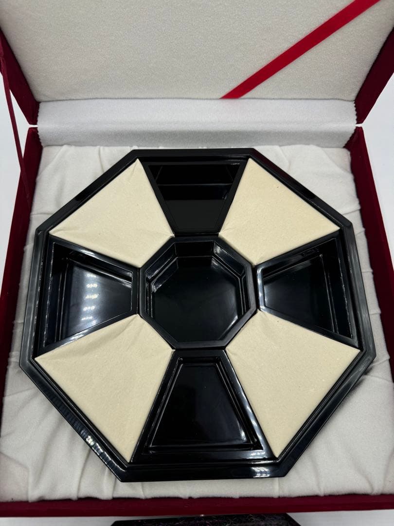 韓国製　八角螺鈿細工　漆器　螺鈿細工　小物入れ