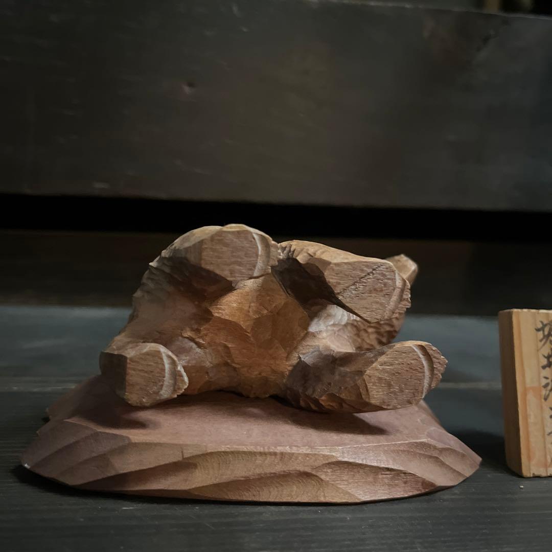 古玩工芸品の銅器は蓮観音に盤座して置物をします。