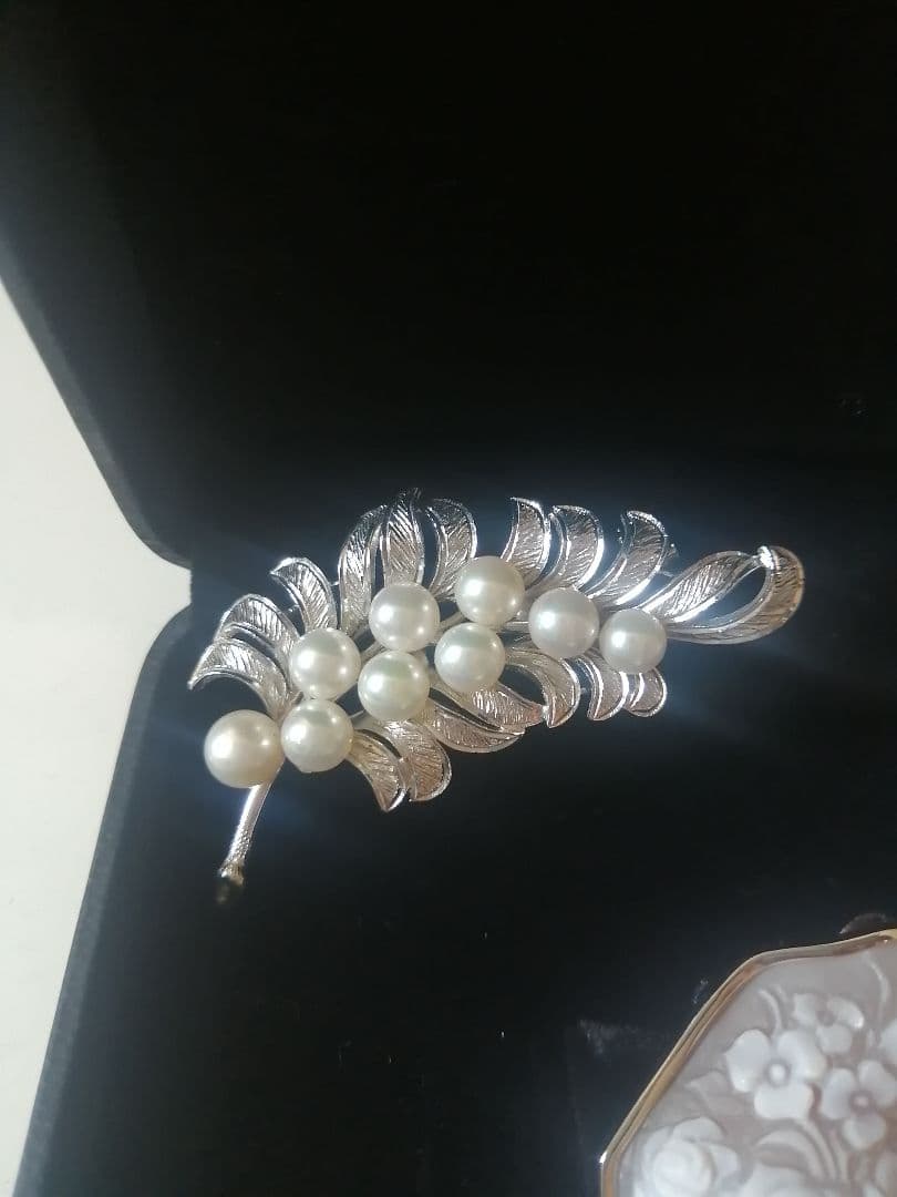 シルバー枠シェルお花彫りカメオブローチ兼ペンダントトップ 本真珠