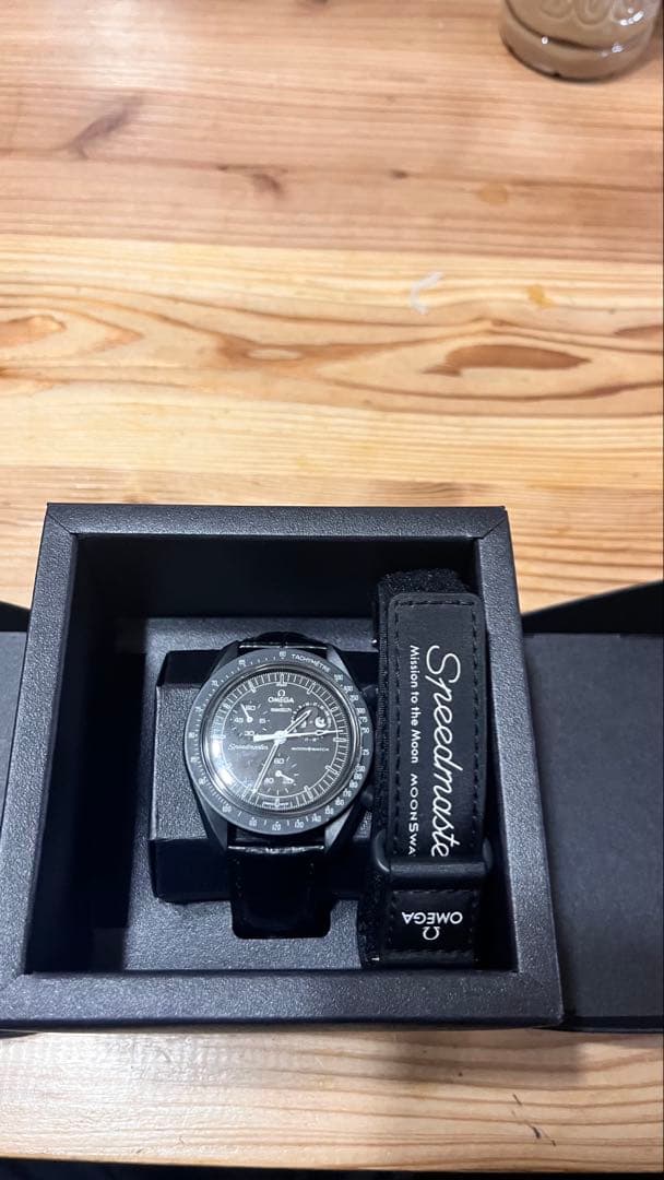 OMEGA × SWATCH Snoopy MOONSWATCH