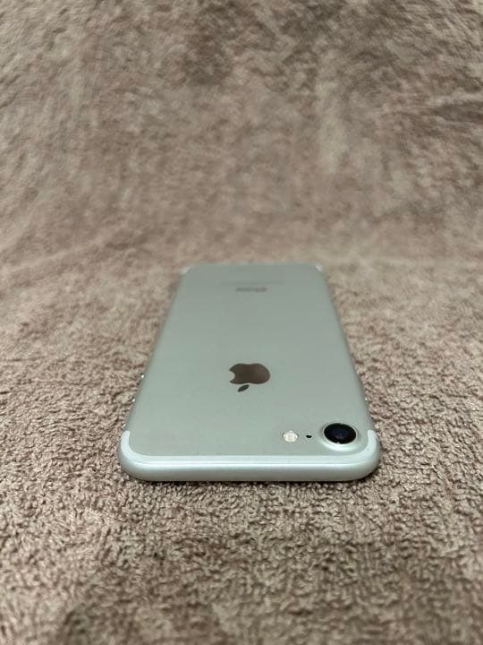 iPhone 7 Silver 128 GB SIMフリー バッテリー性能97％