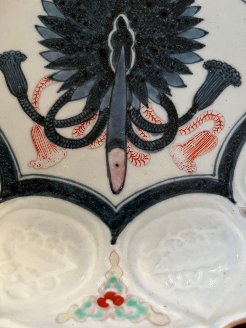 江戸中期 古伊万里 上手 陽刻 団扇 扇 宝尽 稜花形 輪花尺皿