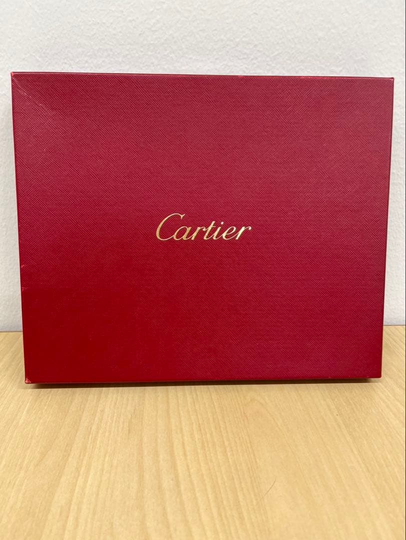 カルティエハッピーバースデーコレクションのレザーカバー限定ノートです。 カルティエハッピーバースデーコレクションのレザーカバー限定ノート