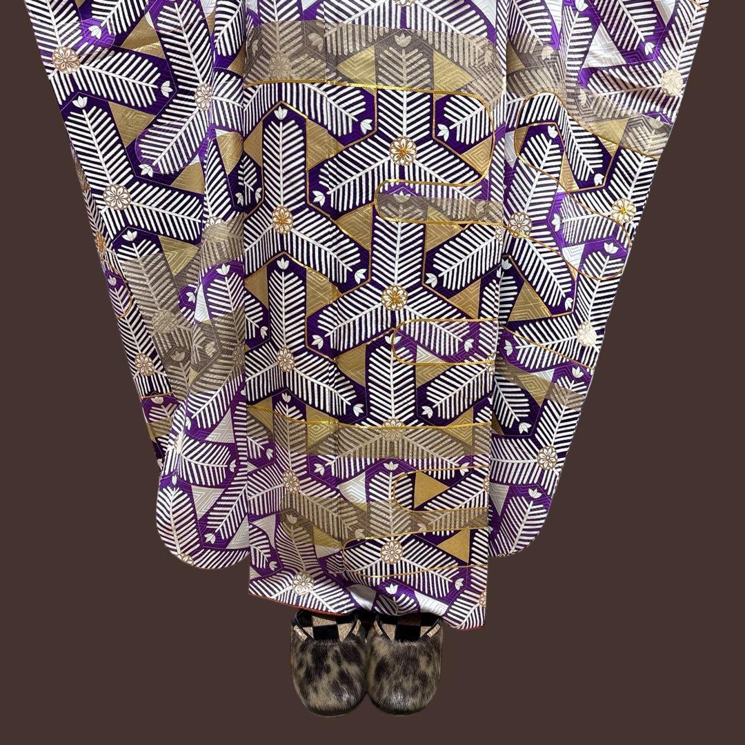 う58 煌紫モダン 洗練幾何学が映えるアンティ ク振袖 帯と セット