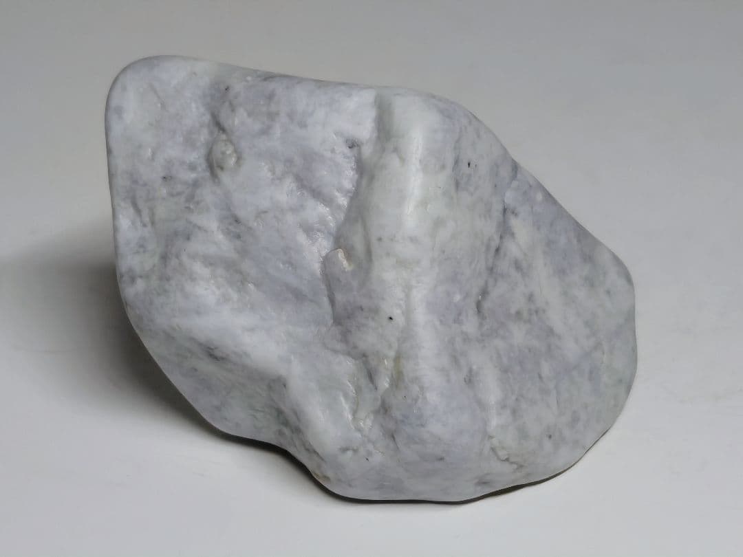 ヨシオ 189g 翡翠 ヒスイ 原石 鑑賞石 自然石 誕生石 鉱物 鉱石 水石