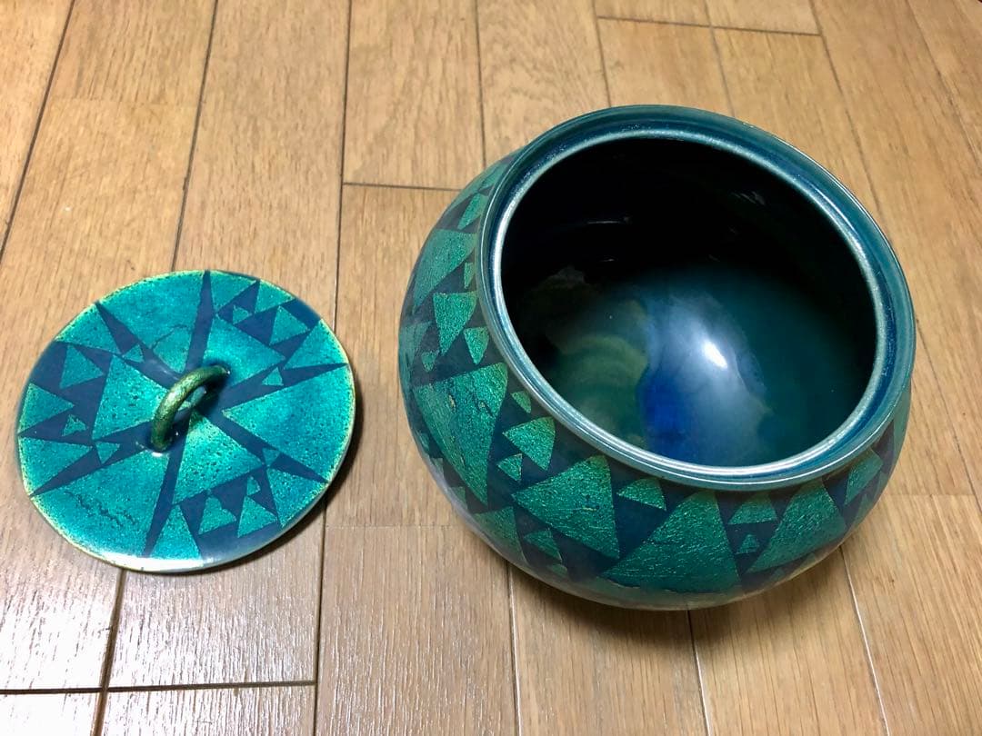 佐賀県を代表する陶芸家 小野珀子 青緑色の釉裏金彩 水