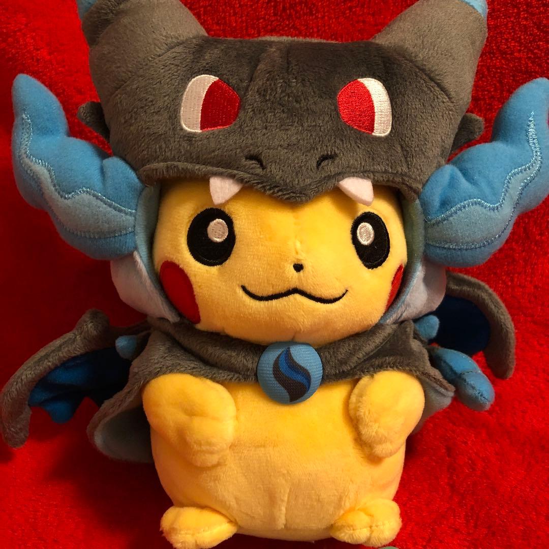 ポケモンセンター　ぬいぐるみ　メガリザードンXのポンチョを着たピカチュウ