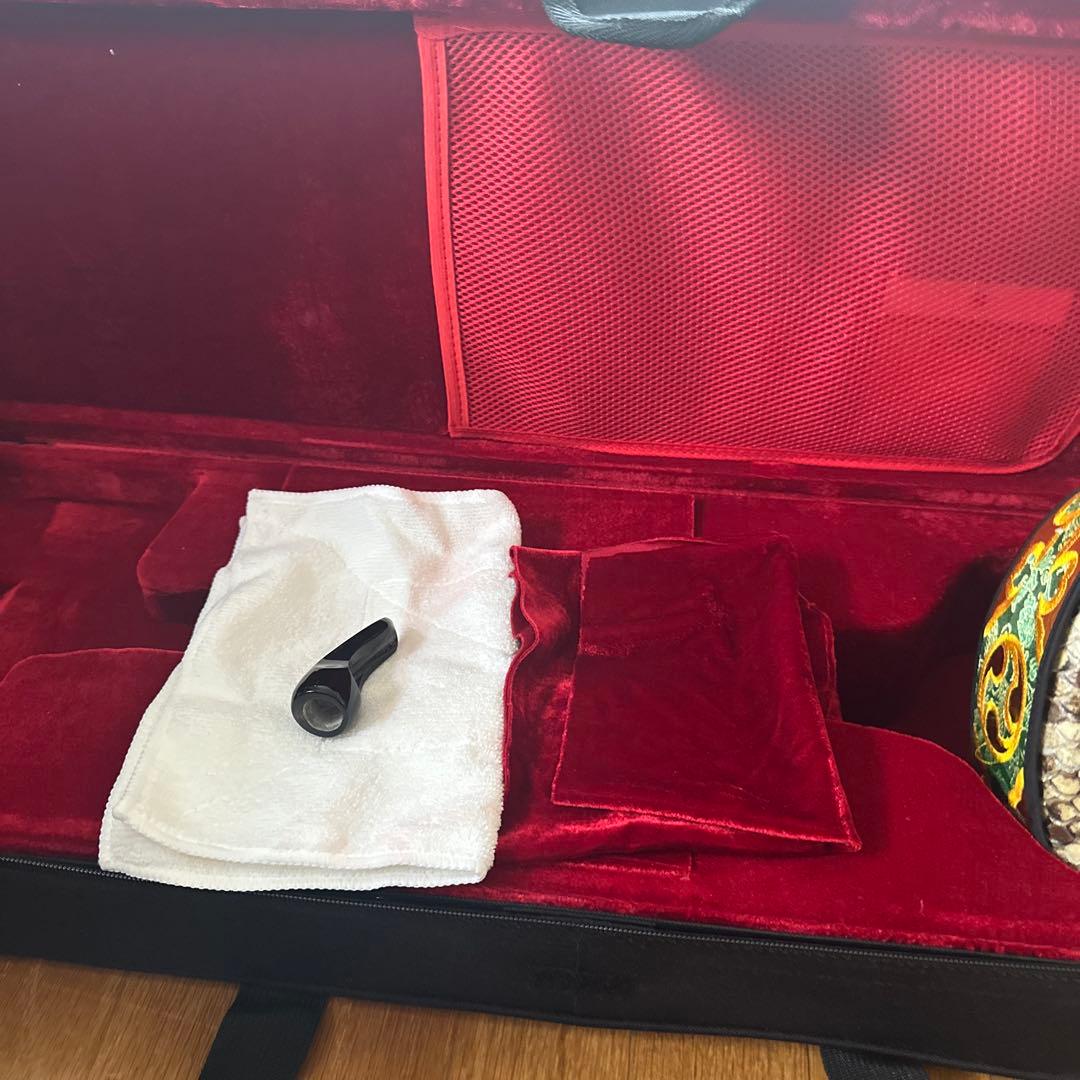 三線　生産地　沖縄　爪、三線立てつき　ショルダーベルトつき