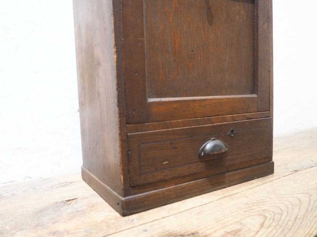 1275 アンティーク ケンドン扉の収納棚 展示台 ケース 古家具 レトロ 金具