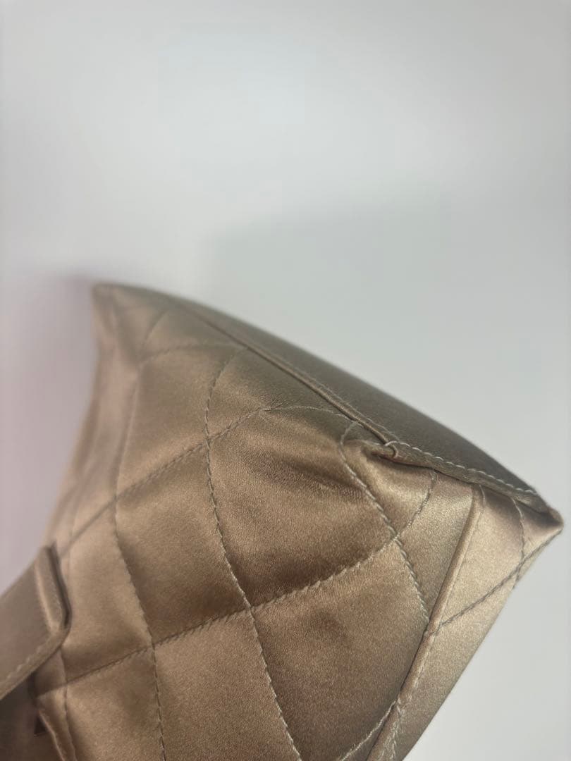 CHANEL ゴールド サテン キルティング パーティーバッグ