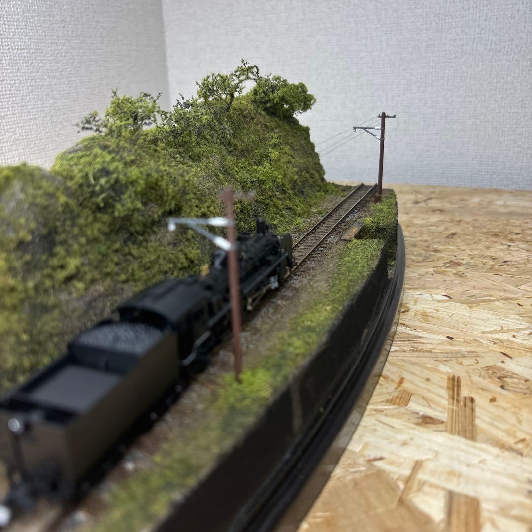【ケースあり】Nゲージ 撮影背景 保管用ジオラマ -樹々の傍らを走る線路-