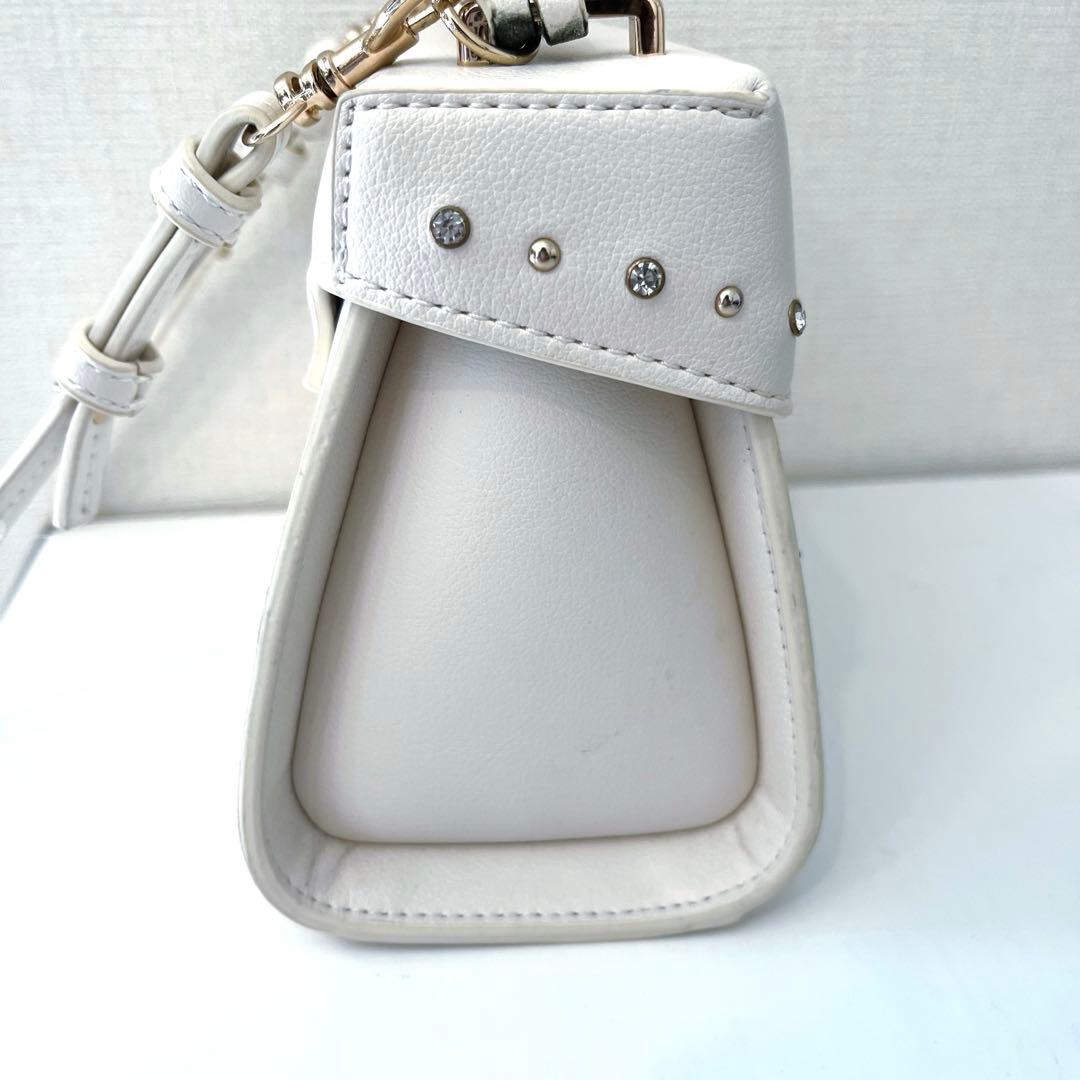 ビジュースタッズポシェット ショルダーバッグ アイボリー